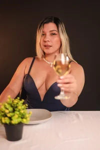 GinaSalanne Cheers! 🥂 টি ছবি