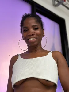 MonicaSchwartz Friday yay 🖤🔥 Foto 9