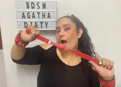 agathaxxx-69 Public Foto