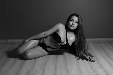 LiaCathaleya B&W Pic 3