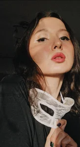 Teasing_DreamのWhat do you notice first about a person—their gaze or their character?の 5枚の写真
