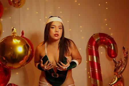 leilapons Christmas 2025 Pic 9