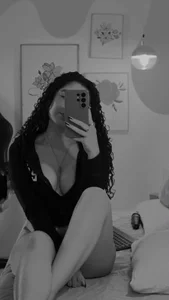 Megan_Jonesss_ Your girl in black and white Bilde 4