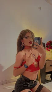 Bella_rossinii_ red sexy Foto
