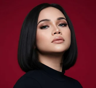 Ara_Cumms blonde Hair Pic 2