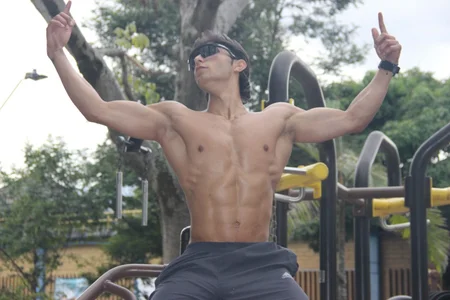 Emmet_CollinsJS Powerful Bilde 3