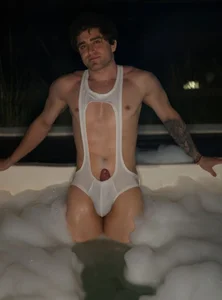 sebavalentinoWhite Bild