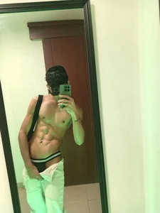 KamiSuarez Green Boy Immagine  7