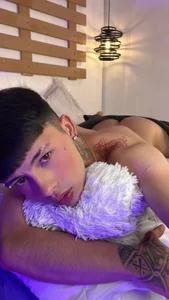 look behind me de Novoa_Prime  4 Imagens