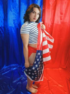 TomLondon_ Happy July 4 Pic 2