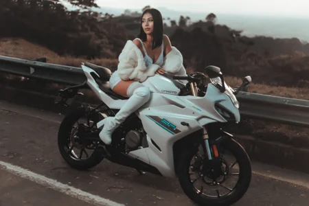 Your Biker Girl 🏍️🏍️👄💄❤ od ZaraLim  5 snímek