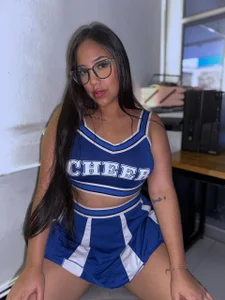 MarcelaCortes I'm your favorite cheerleader right? 👄🔥 Bilde 4