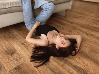 AnaHoney: Public ( 5 фото)