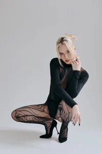 GlaydsLeveto Midnight Muse Gambar 6