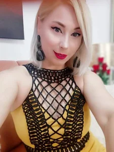 DelyaMonroePublic图片 4