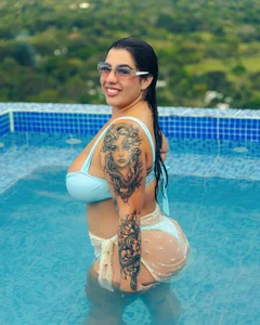 Madisson-RivasのSwimming Time 😏💋👙の枚の写真