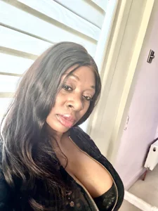 Goddess-Arcaine Goddess Arcaine is here with her magnetic energ and amazing body Pic 2