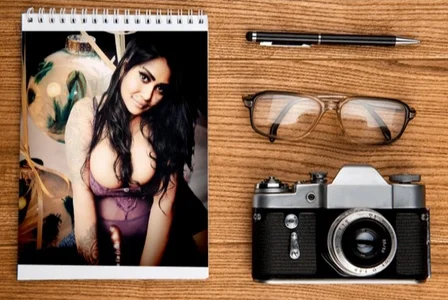 indian_dreamgirl Bella phone shoot Pic