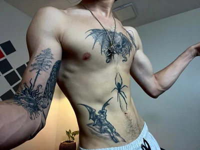 DmitriSanders: Surprise Tatto 😏😋 ( 6 фото)