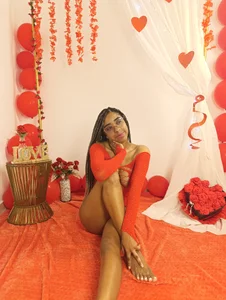 Sophia_Ebony Public Pic 2