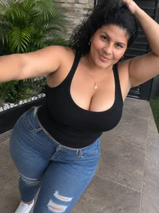 Yess_Cum Public Immagine  8