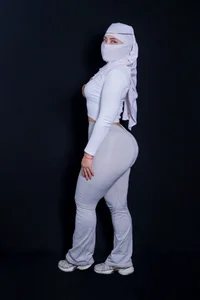 _Farahh_ Public Pic 4