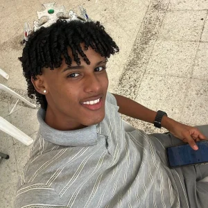 Public de Ethan-Hunter  5 Imagens