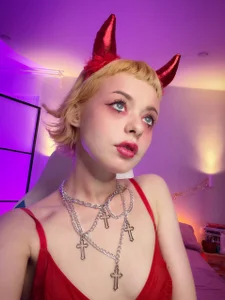 KatieMelone Public slika 5