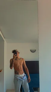 DerekMoon Public صورة واحدة|DerekMoon Public صورتان|DerekMoon Public  5 صور|DerekMoon Public  5 صورة