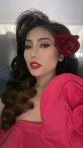 lily_browndolly Red Lips Pic 2