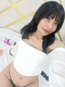 VictoriaBray Just one more game, come on!😋🍑 - {count, plural, one {תמונה אחת} two {שתי תמונות} many {# תמונות} other {# תמונות}}