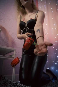 DakotaMabs Arsenal of my favorite toys against you Foto 7