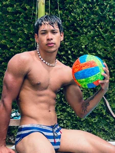 Ryan_and_Aria Be Happy Pic 2