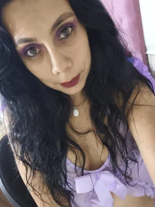 Zdjęcia Nyra_Queen 🔥 Hoy el morado no es solo un color… es una invitación para perder el control conmigo 💋:  3