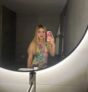 ladies_sweet Public Pic 2