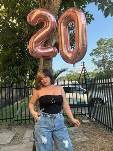 Katey_Curvy01_ Happy 20's Katey Pic