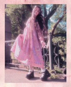 Sofagreen_ ಇ. A ROMANTIC WALK W U ಇ. صورة واحدة|Sofagreen_ ಇ. A ROMANTIC WALK W U ಇ. صورتان|Sofagreen_ ಇ. A ROMANTIC WALK W U ಇ.  4 صور|Sofagreen_ ಇ. A ROMANTIC WALK W U ಇ.  4 صورة