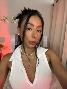 antonela-deepthroat A glimpse of my outfit of the day Pic