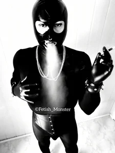 Fetish_Monster Public 사진