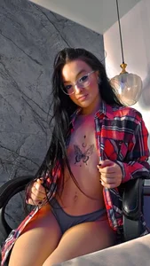 charlotte_coleeI LIKE KISSES IN MY BODY Bild 5