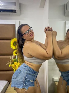 CamilaQuintana Public Gambar 4