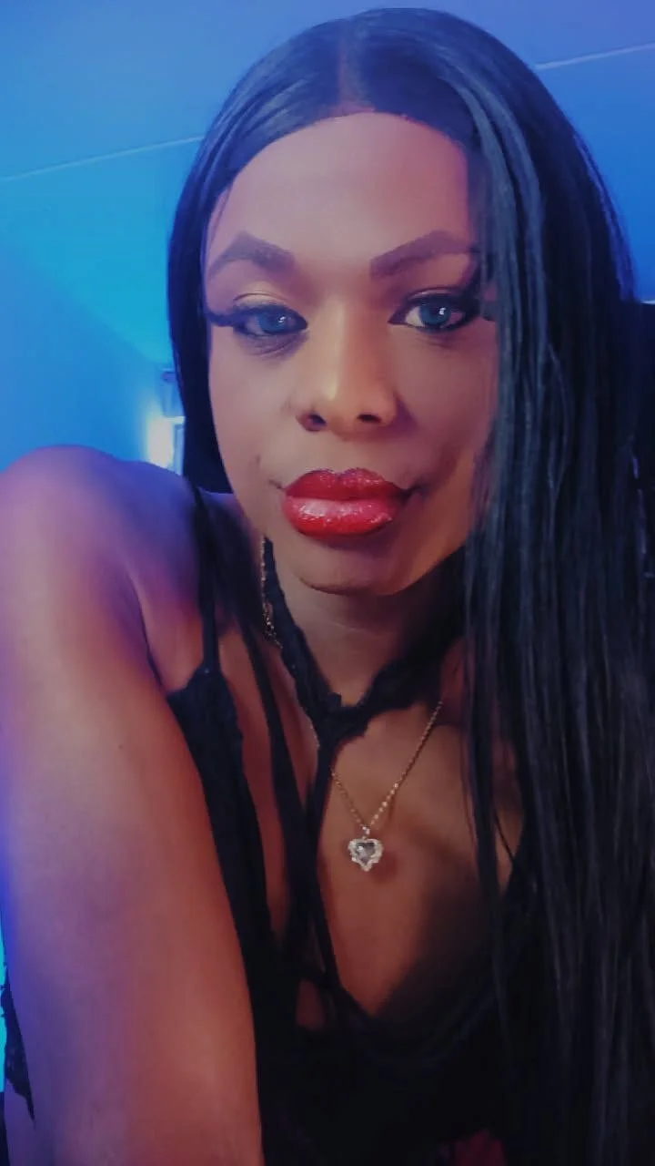 anuvyz_miller_ Trending Pic 3056