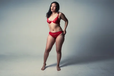 ZoeCartter Public  3টি ছবি