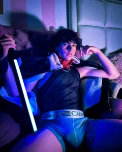 Luke_Howland Welcome to my room Hình 4