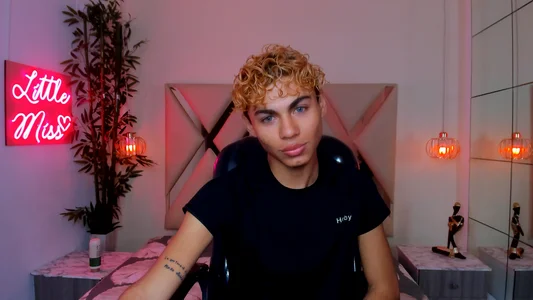 I am Online de Anyelo_Twink  Imagens