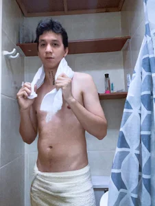 aaronthomas_ fun in the bathroom Pic 4