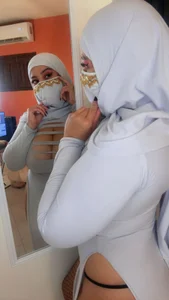 Do you come to see me ... or to lose yourself in me? 👀💦 de hana_falak  3 photos