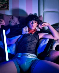 Luke_Howland Welcome to my room Hình 8