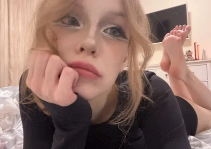 claire_bennett_ Public Foto 4