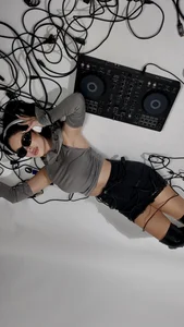 SashaAiko Let it run thru your veins 🎧 Pic 4